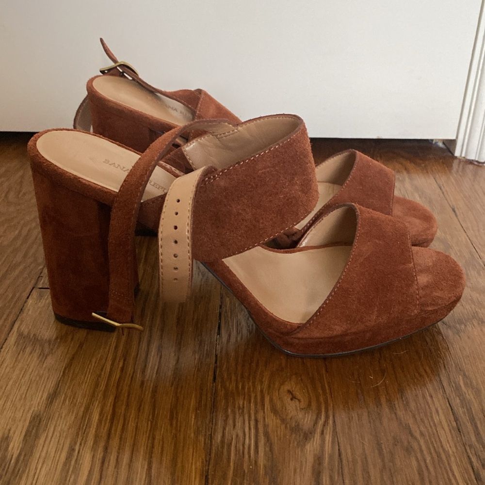 Banana Republic Block Heel Sandals, Suade, Brown color, Size 8 1/2
